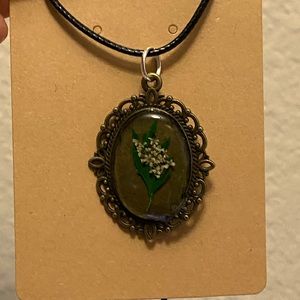 White Flower Oval Resin Necklace